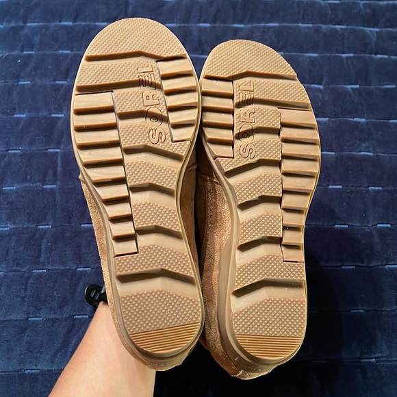 Sorel boots - tan - size 8 1/2 - Picture 4 of 7